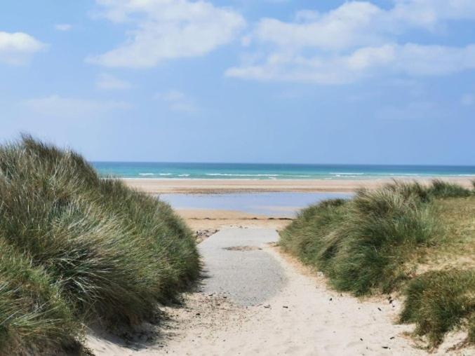 Les Ronds Duval Face Aux Iles Anglo-normandes Camping Les Moitiers-d'Allonne